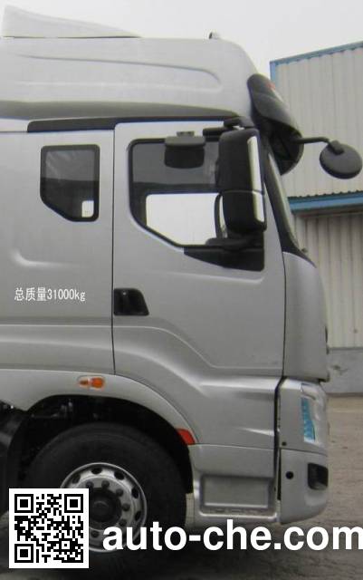 Chenglong LZ5311XXYH7FB box van truck