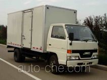 Xier ZZT5043XBW insulated box van truck